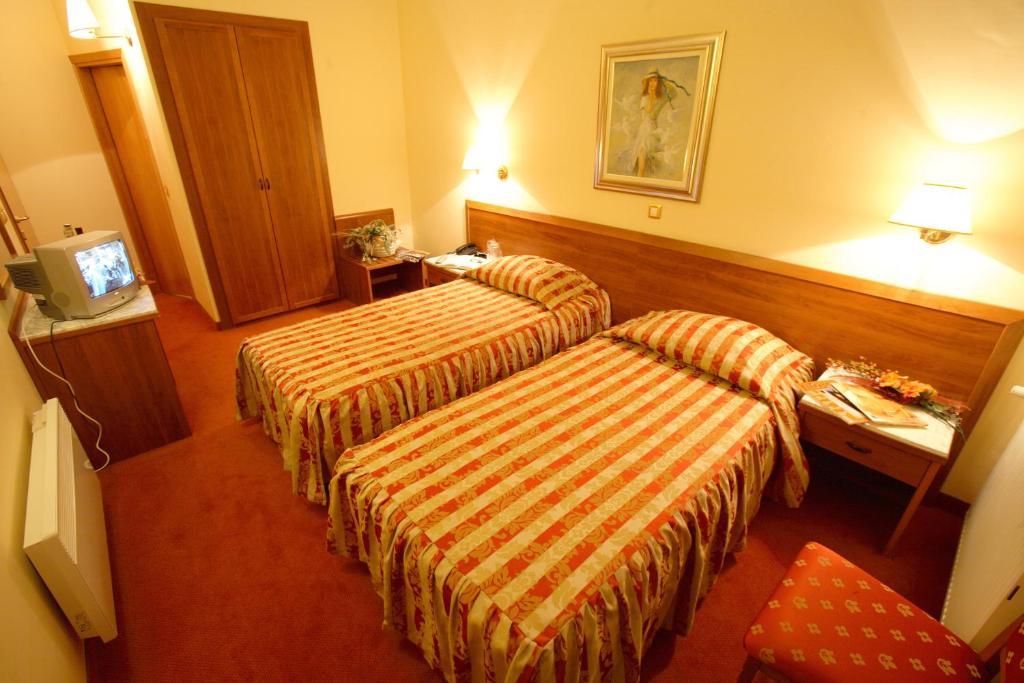 ליבנו Hotel Dinara חדר תמונה