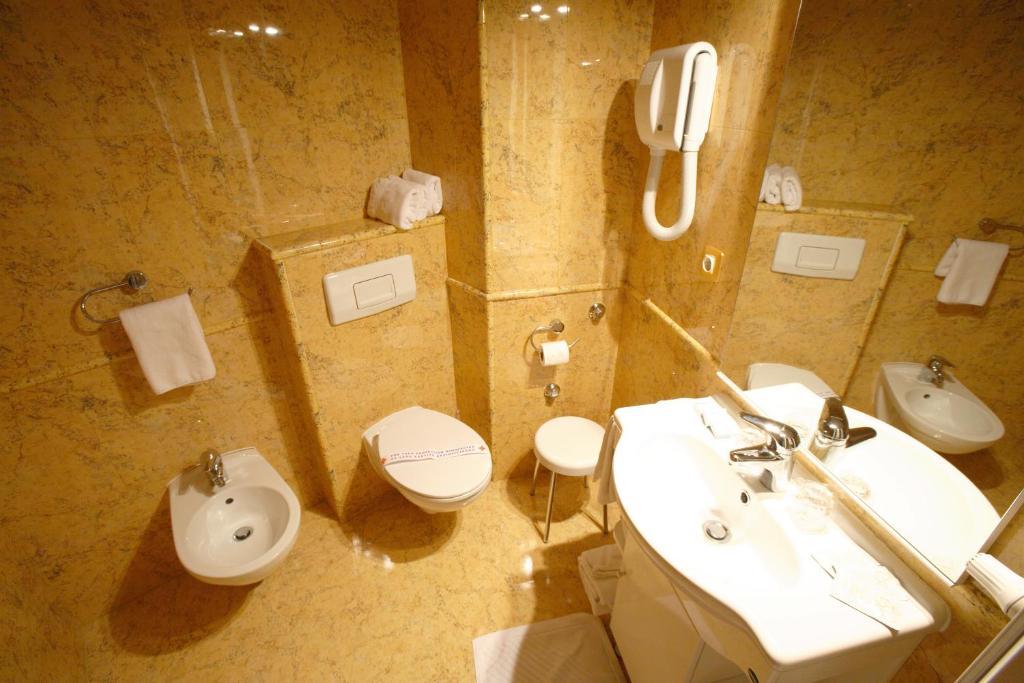 ליבנו Hotel Dinara חדר תמונה