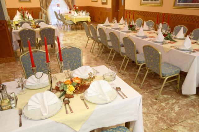 ליבנו Hotel Dinara מראה חיצוני תמונה
