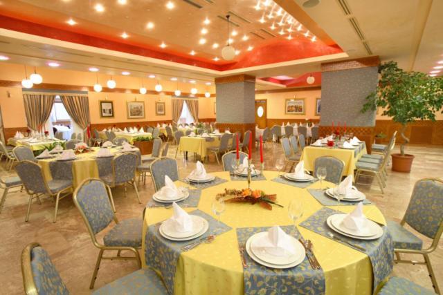 ליבנו Hotel Dinara מראה חיצוני תמונה