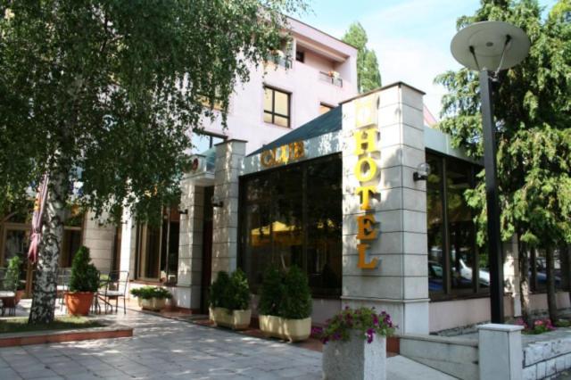 ליבנו Hotel Dinara מראה חיצוני תמונה