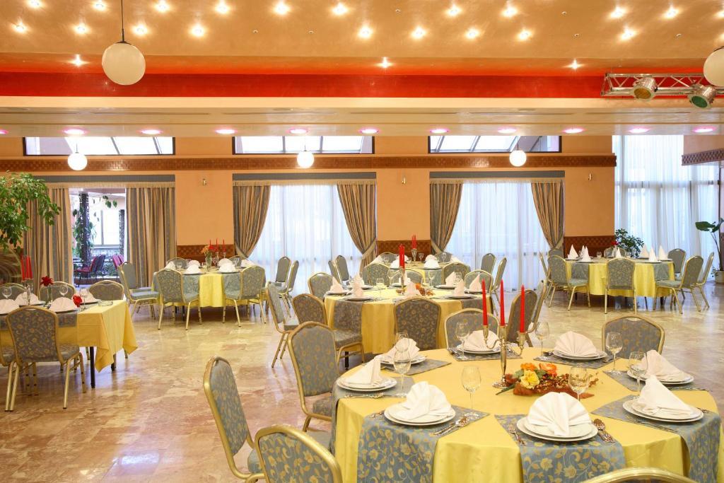 ליבנו Hotel Dinara מראה חיצוני תמונה